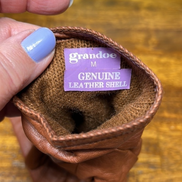 Grandoe genuine leather outer shell size Medium gloves chestnut color - Picture 6 of 12